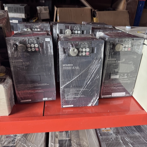 Biến Tần Mitsubishi A700  FR-A720-3.7K 5Hp 3.7kw - 200V