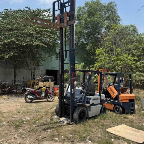 Xe nâng Komatsu 2 Tấn  Số Tự Động Khung 4m5