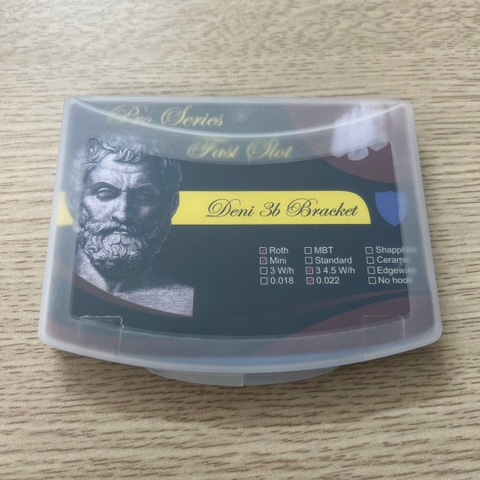 Mắc cài sứ Deni 3B (Ông già)