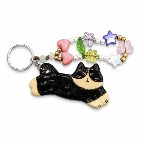 LINDO CRAFTS - Tuxedo Cat Ceramic Keychain