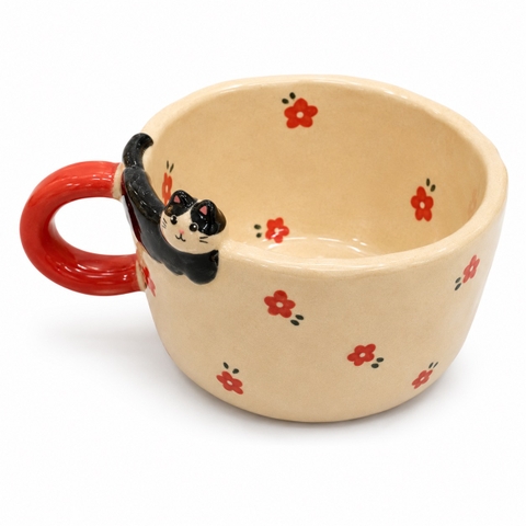 LINDO CRAFTS - Tiny Red Flower Mug With Tuxedo Cat On The Rim