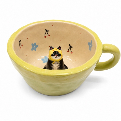 LINDO CRAFTS - Green Mug With Blue Flower & Tuxedo Cat Inside