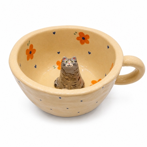 LINDO CRAFTS - Blue Polka Dots Mug With Orange Flower & Grey Tabby Cat Inside