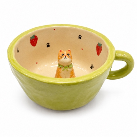 LINDO CRAFTS - Green Mug With Strawberry & Orange Cat Inside