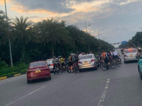 CSGT 'chốt' từ sáng sớm, nhiều cua-rơ không dám biến đường 80km/h thành nơi tập thể dục