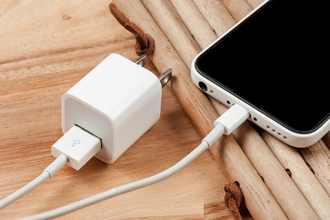 Nguyên nhân điện thoại sạc không vào pin là gì? 17 cách khắc phục khi gặp tình trạng này