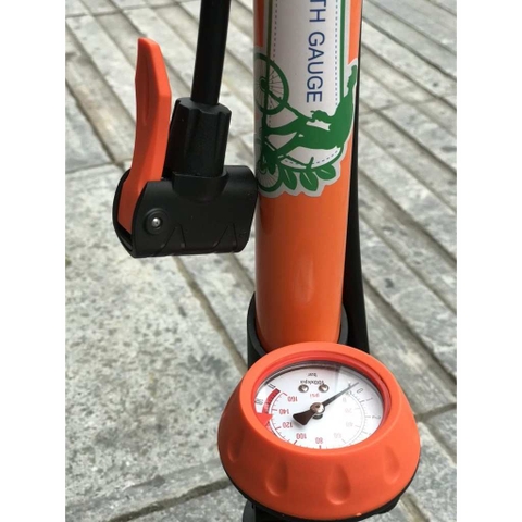 Bơm tay C-Mart có đồng hồ cam L0004 (32x530mm)