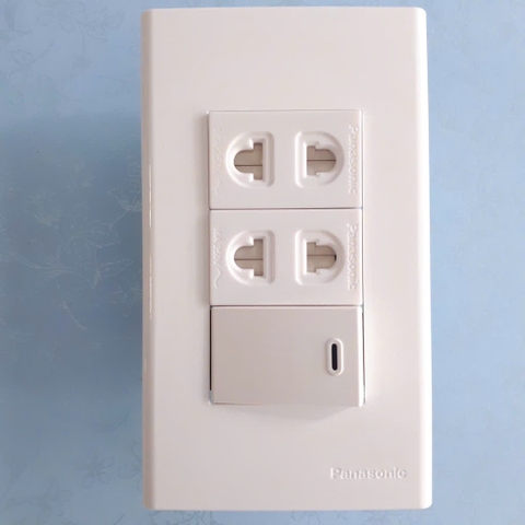 [Combo]Mặt 2 công tắc + 1 ổ cắm màu trắng