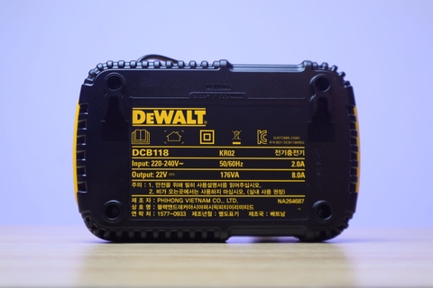Bộ sạc pin đa năng DeWALT DCB118-KR (18V/54V)