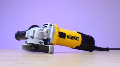 Máy mài góc cầm tay 750W Dewalt DWE750S (100mm)