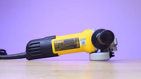 Máy mài góc cầm tay 750W Dewalt DWE750S (100mm)