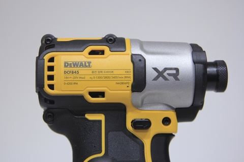 Máy vặn vít pin 20V max DEWALT DCF845N-KR