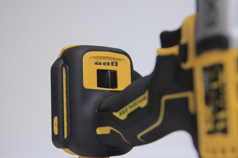 Máy vặn vít pin 20V max DEWALT DCF845N-KR