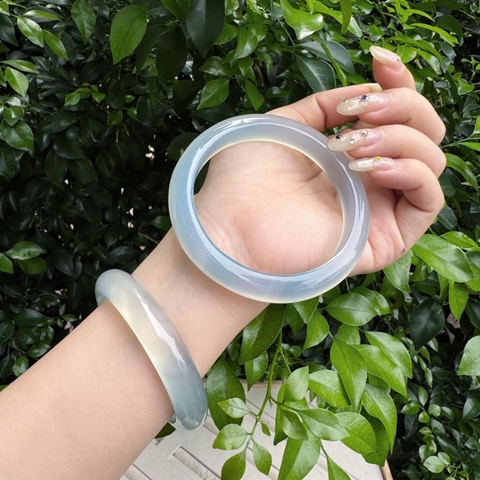 Đeo Vòng Đá Tay Trái Hay Phải Tốt Hơn?