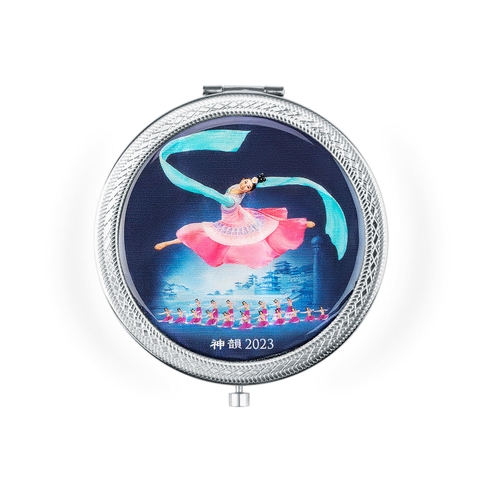 Gương trang điểm (Shen Yun's 2023 Poster)