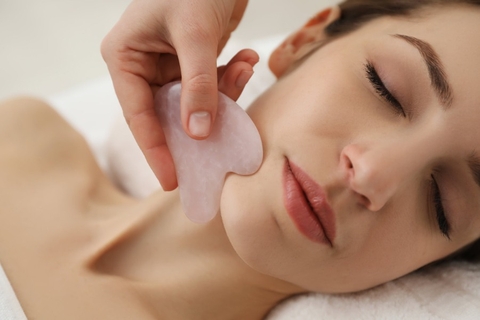 Massage Mặt Nâng Cơ Tại Nhà