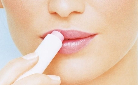 Cách Chăm Sóc Môi Tự Nhiên Tại Nhà: 3 Bước Cho Môi Hồng Căng Mọng