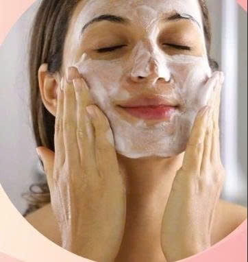 Tất Tần Tật Về Sữa Rửa Mặt: Bí Quyết Để Có Làn Da Sạch Sâu & Khỏe Mạnh
