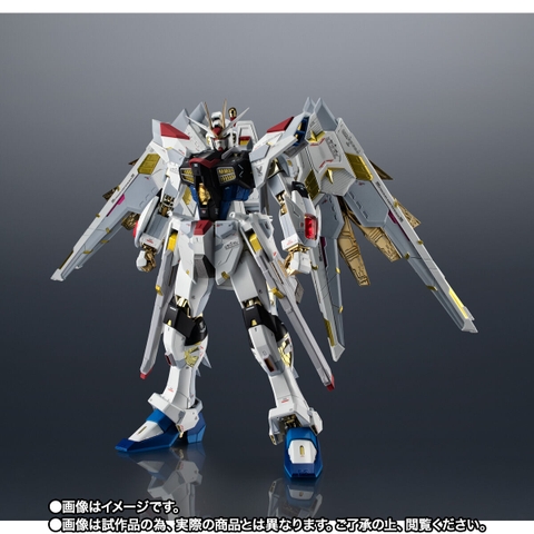 CHOGOKIN Mighty Strike Freedom Gundam