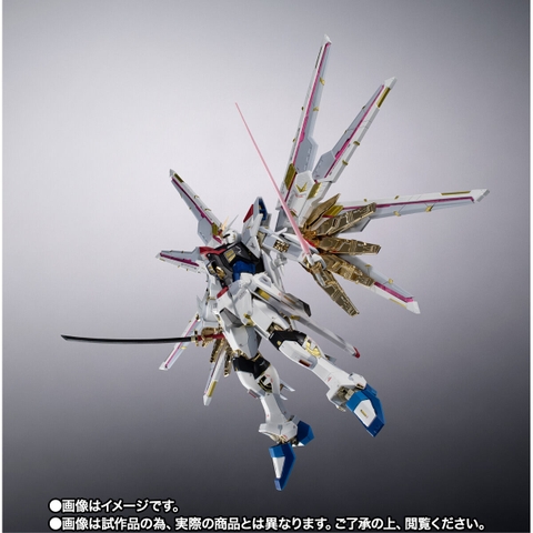 CHOGOKIN Mighty Strike Freedom Gundam