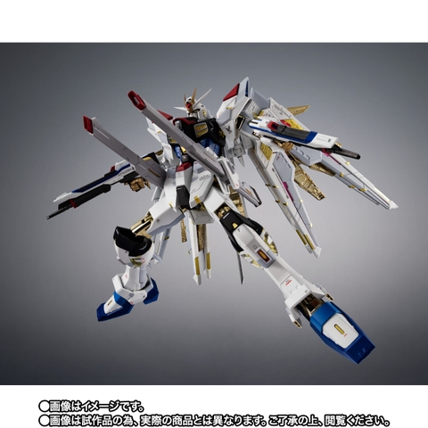 CHOGOKIN Mighty Strike Freedom Gundam