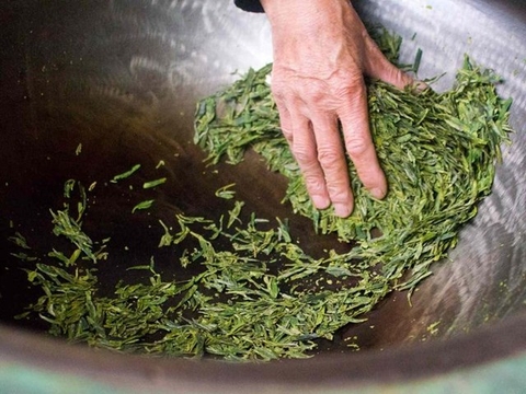 Cách tạo nên trà long tỉnh thủ công