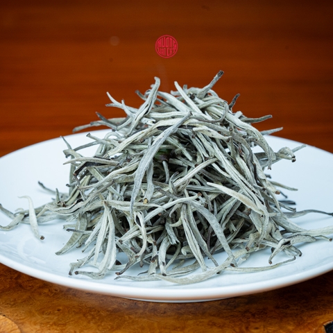 BẠCH TRÀ SHAN TUYẾT CỔ THỤ VỤ XUÂN Ủ 1 NĂM