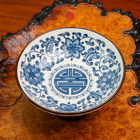 CHÉN SỨ VẼ TAY ĐỰNG HOA QUẢ (Chữ Thọ)