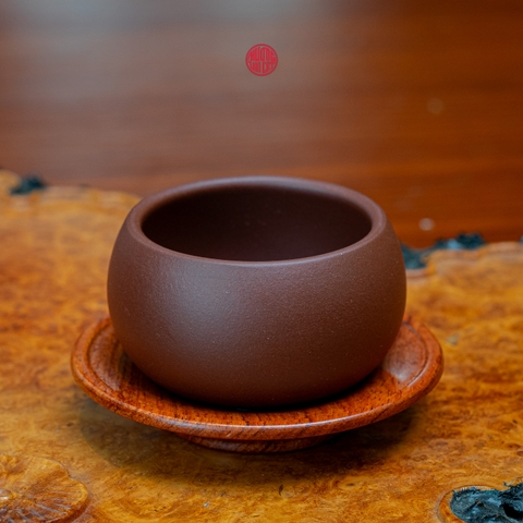 LÓT CHÉN TRÀ CHỦ TRÒN GỖ HƯƠNG (8x1,5 cm)