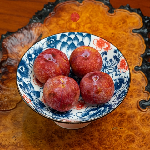CHÉN SỨ VẼ TAY ĐỰNG HOA QUẢ (Hoa Sen)