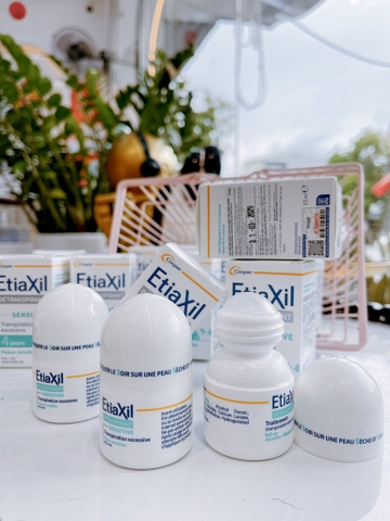 Lăn khử mùi và ngăn mùi mồ hôi dành cho da nhạy cảm 15ml. Hiệu Etiaxil (Detranspirant sensitive peaux sensibles roll-on)