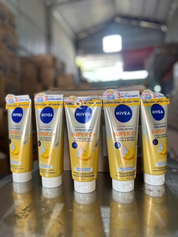 99195 SỮA DƯỠNG THỂ NIVEA SÁNG DA SUPER VITAMIN C+ 300ML X 24 TUÝP ( VÀNG )