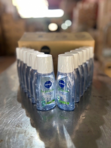 86610 NƯỚC TẨY TRANG NIVEA KIỂM SOÁT NHỜN 125ML  x 30 CHAI ( xanh lá )