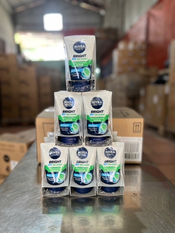 88880 SỮA RỬA MẶT NIVEA NAM BRIGHT 12H OIL CLEAR SCRUB 100G x 24 CHAI