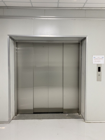 Thang máy tải hàng mẫu 5