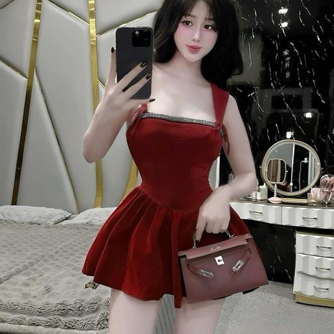 Đầm Nhung 2S Cổ Vuông Dáng Ngắn Xoè Đính Dây Đá Lấp Lánh Chất Liệu Nhung Sang Trọng Phù Hợp Mùa Giáng Sinh