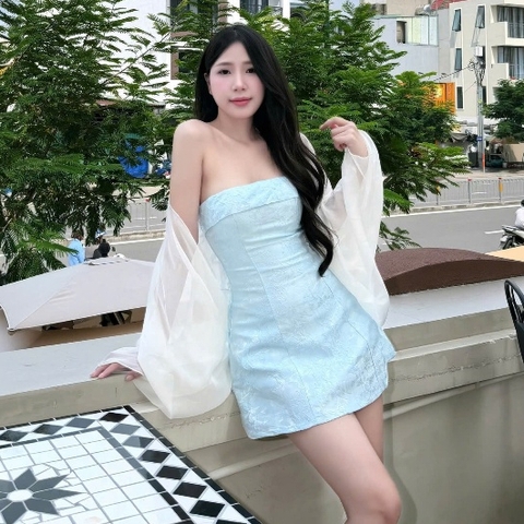 Váy cúp ngực thêu hoa màu xanh tiffany phối áo khoác tơ nhẹ nhàng xinh xắn đi chơi dạo phố Mochi Trend