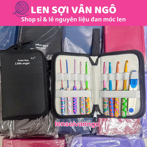Bộ kim móc cán hoa văn tặng kèm ví đựng kim màu đen và kéo bấm (26005)