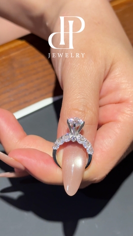 HPJ Ánh Kim - FULL MOISSANITE viên chủ 7.2 li hiện đại, xu hướng và quyền quý - SRE202