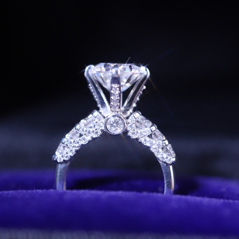 FULL MOISSANITE VIÊN CHỦ 8li MỀM MẠI, DỊU DÀNG, SANG TRỌNG,  SRE008