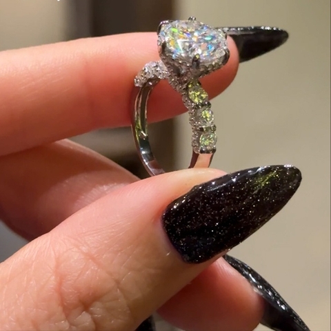 HPJ TỎA SÁNG  - FULL MOISSANITE VIÊN CHỦ 10 LI  SANG TRỌNG, LẤP LÁNH, NỔI BẬT. SRE268