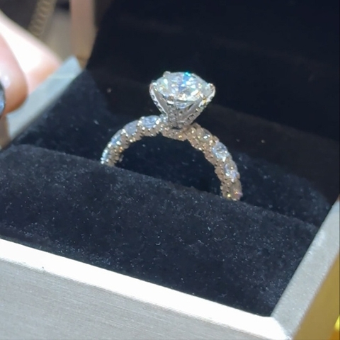 HPJ Rực Rỡ -  FULL MOISSANITE viên chủ 8.1 li, dành cho những cô gái thích sự lấp lánh - SRE079