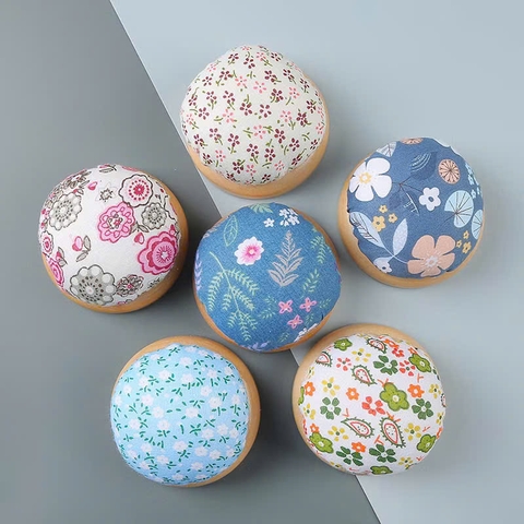 Gối Cắm Kim đế gỗ chắc chắn, màu ngẫu nhiên