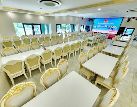 Trải Nghiệm Ẩm Thực Đỉnh Cao Tại Khách Sạn Phượng Hoàng