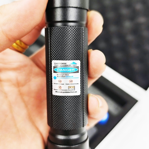 Đèn Laser 111A Đi Biển Công Suất Cực Cao 2000mW, Chiếu Xa Khoảng Cách 10km, Hộp Đựng Bằng Nhôm Cao Cấp