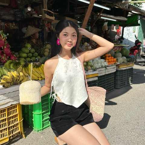 Mẫn Tiên halter top