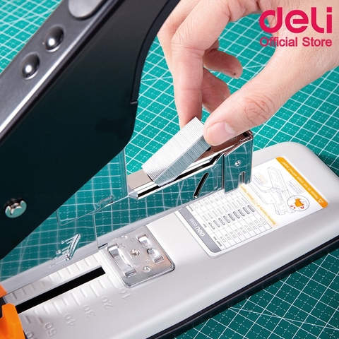 Bấm kim đại Deli 0399 210 tờ
