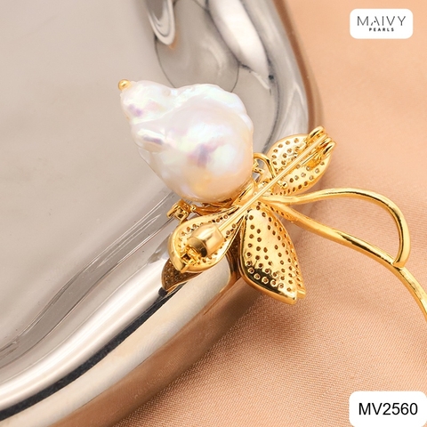 MV2560 -Cài áo hoa hồng thiết kế ngọc trai baroque trắng phụ kiện bạc 925 mạ vàng 18k đính đá