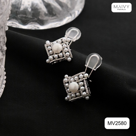 MV2580 - Bông tai hình thoi đính ngọc trai nhí màu trắng dáng kẹp