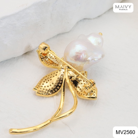 MV2560 -Cài áo hoa hồng thiết kế ngọc trai baroque trắng phụ kiện bạc 925 mạ vàng 18k đính đá
